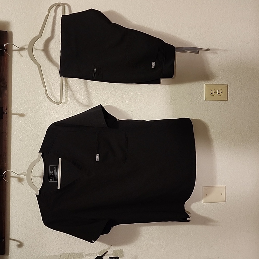 Figs scrubs set, large top large petite bottoms, black